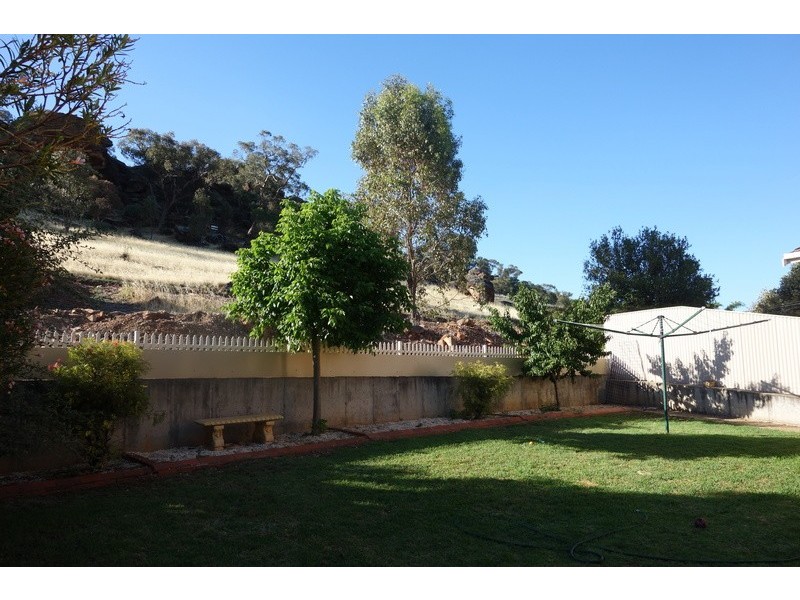 25B Holmes Cres, Griffith NSW 2680