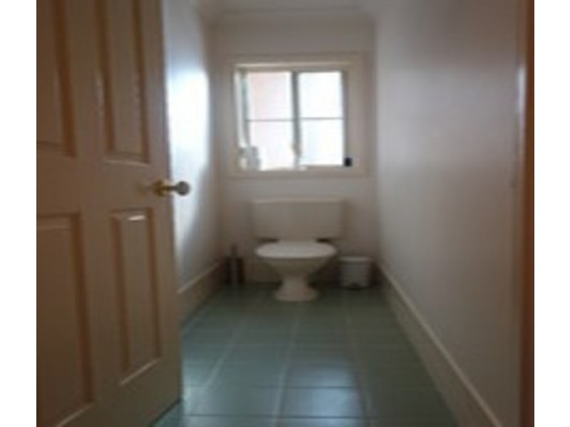 25B Holmes Cres, Griffith NSW 2680