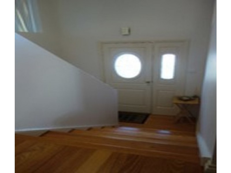 25B Holmes Cres, Griffith NSW 2680