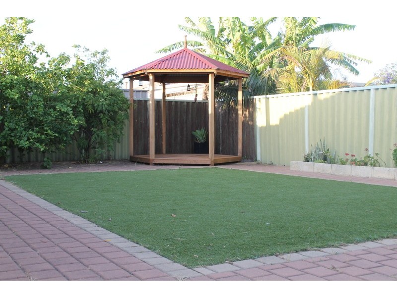 4 Glacier Gardens, Ballajura WA 6066