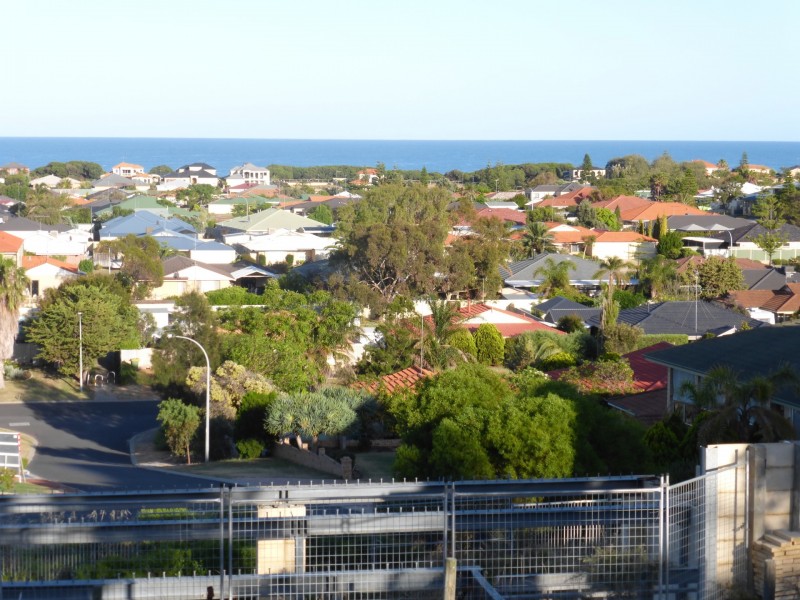 5 Ironbark Place, Halls Head WA 6210