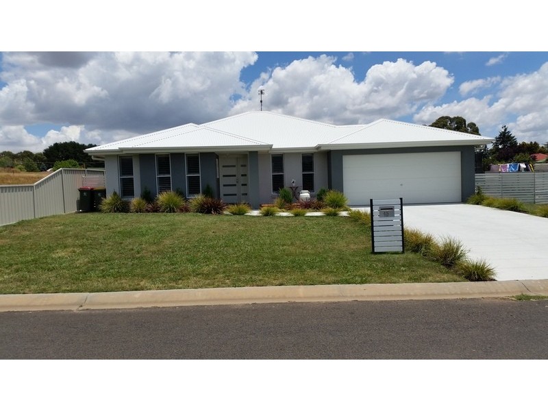 15 Oliver Street, Blayney NSW 2799