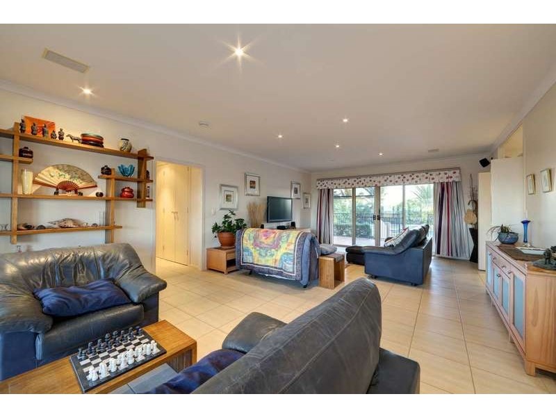 210 Shelley St, Mon Repos QLD 4670