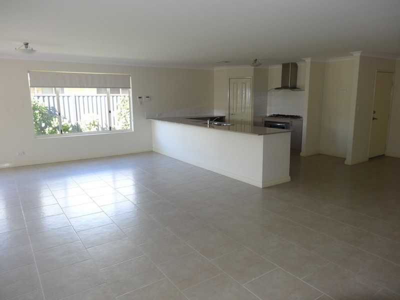 10 Solander Street, Harrisdale WA 6112