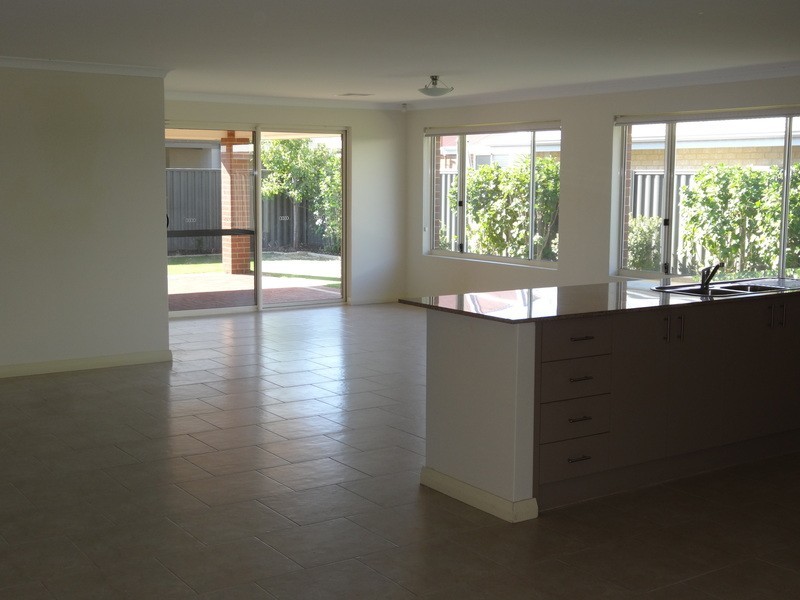 10 Solander Street, Harrisdale WA 6112