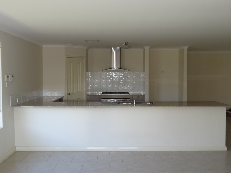 10 Solander Street, Harrisdale WA 6112