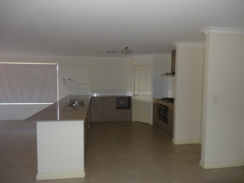 10 Solander Street, Harrisdale WA 6112