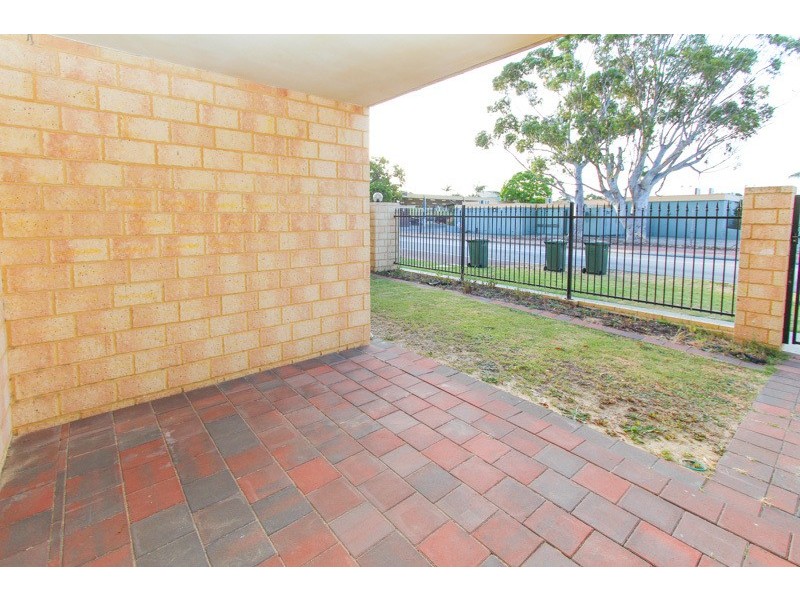 1/15 Station St, Cannington WA 6107
