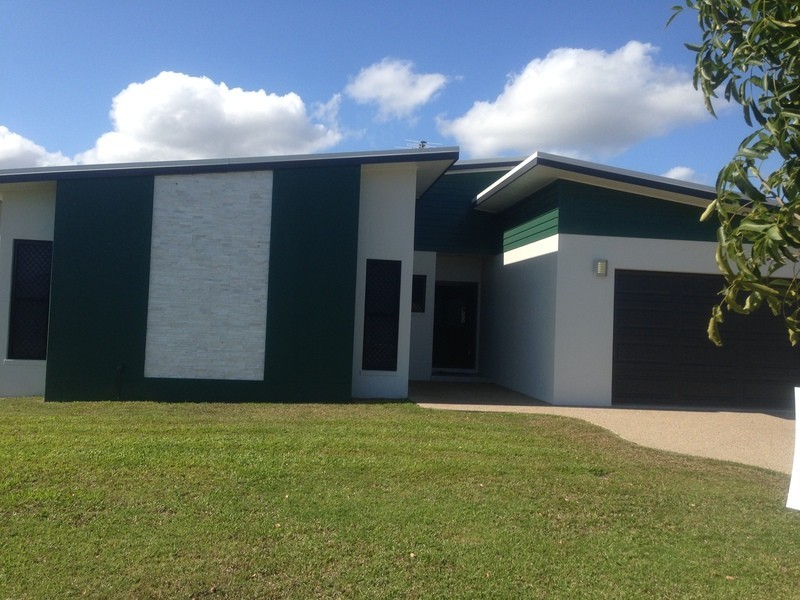 8 Aviland Drive, Seaforth QLD 4741