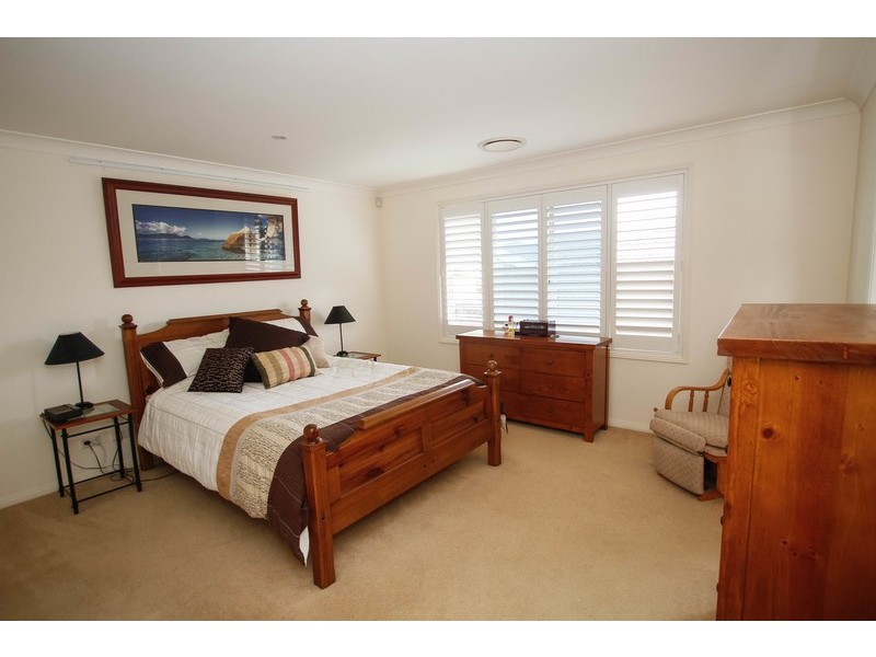 42 Scarborough Place, Bateau Bay NSW 2261