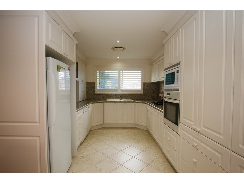 42 Scarborough Place, Bateau Bay NSW 2261