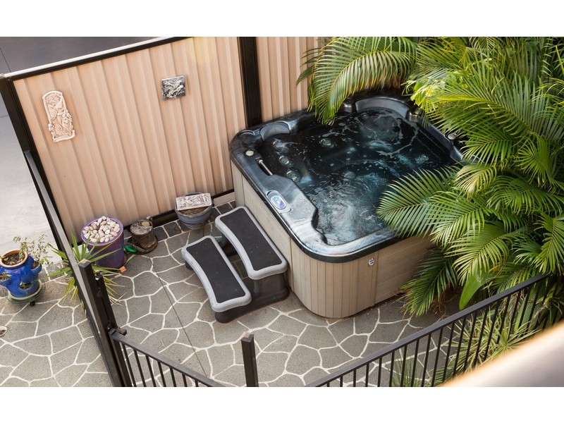 15 Victoria Ave, Woody Point QLD 4019