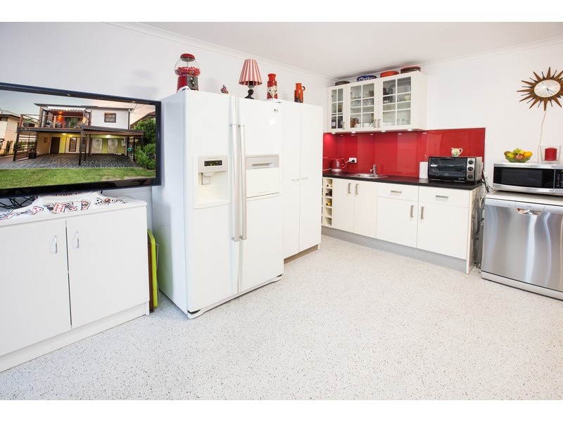 15 Victoria Ave, Woody Point QLD 4019