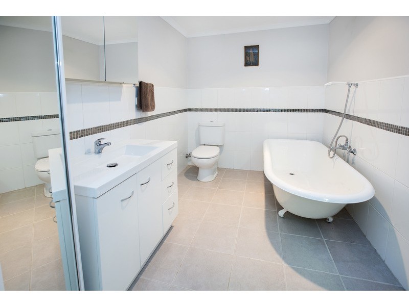 15 Victoria Ave, Woody Point QLD 4019