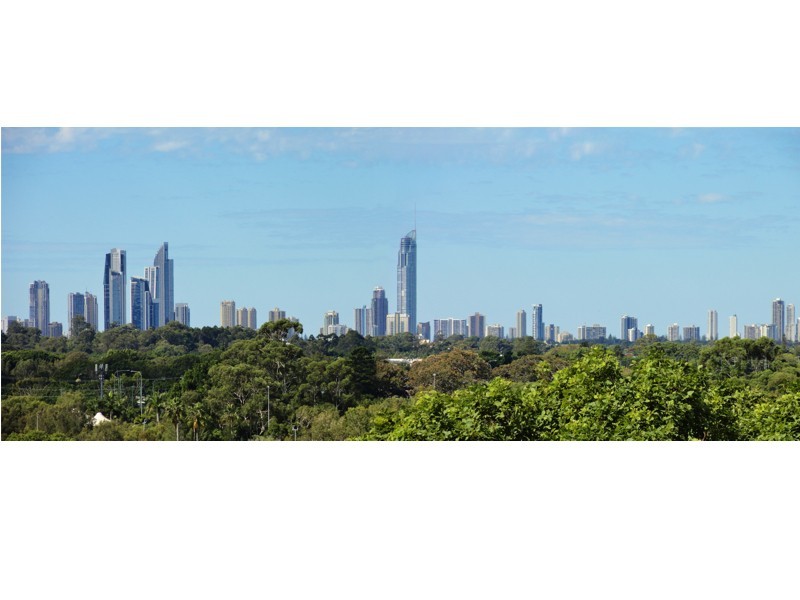4 Summit Crs, Carrara QLD 4211