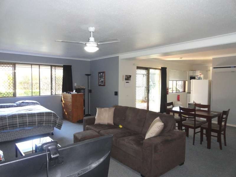 4 Summit Crs, Carrara QLD 4211