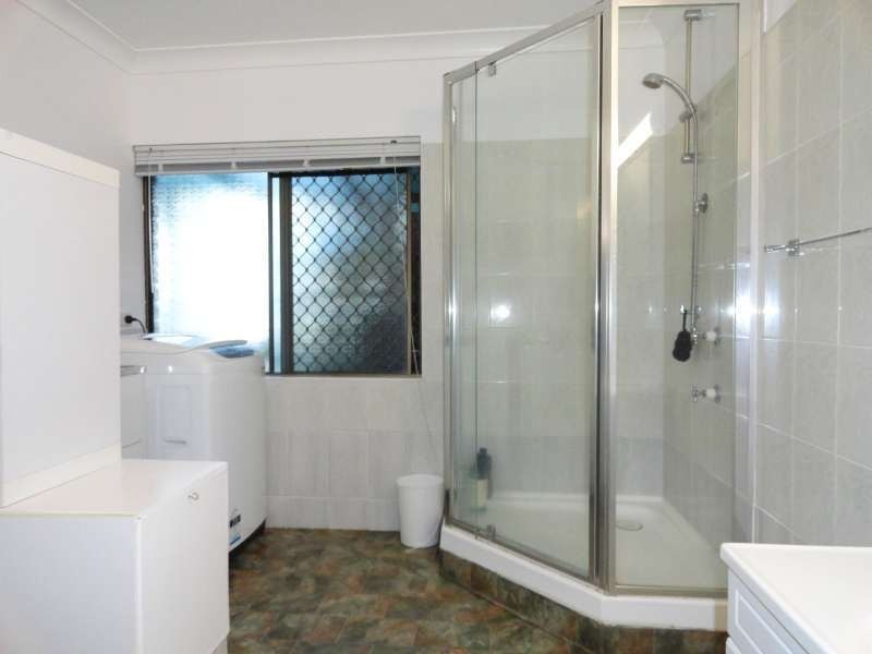 4 Summit Crs, Carrara QLD 4211