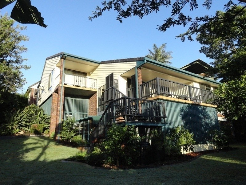 4 Summit Crs, Carrara QLD 4211