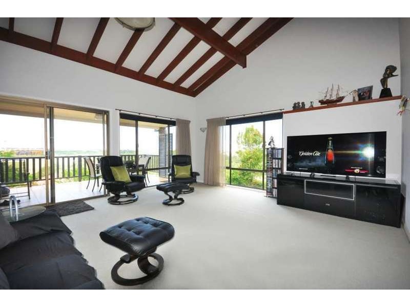 4 Summit Crs, Carrara QLD 4211