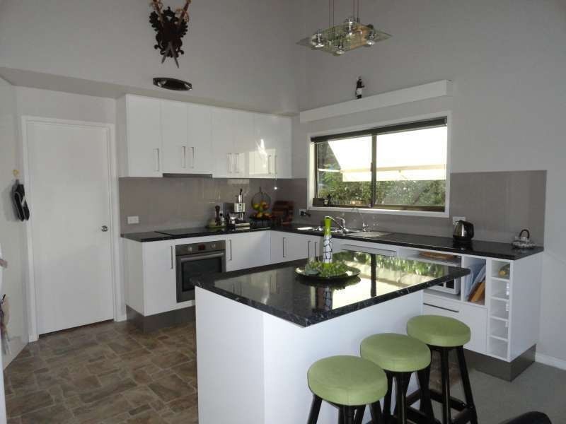 4 Summit Crs, Carrara QLD 4211