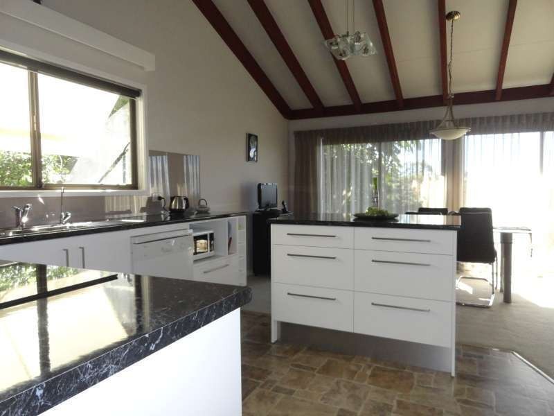 4 Summit Crs, Carrara QLD 4211