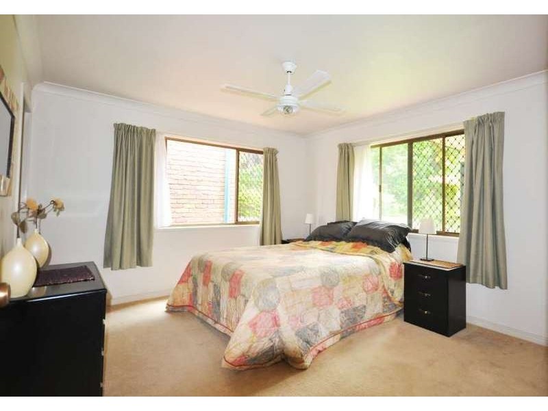 4 Summit Crs, Carrara QLD 4211