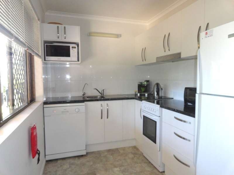 4 Summit Crs, Carrara QLD 4211