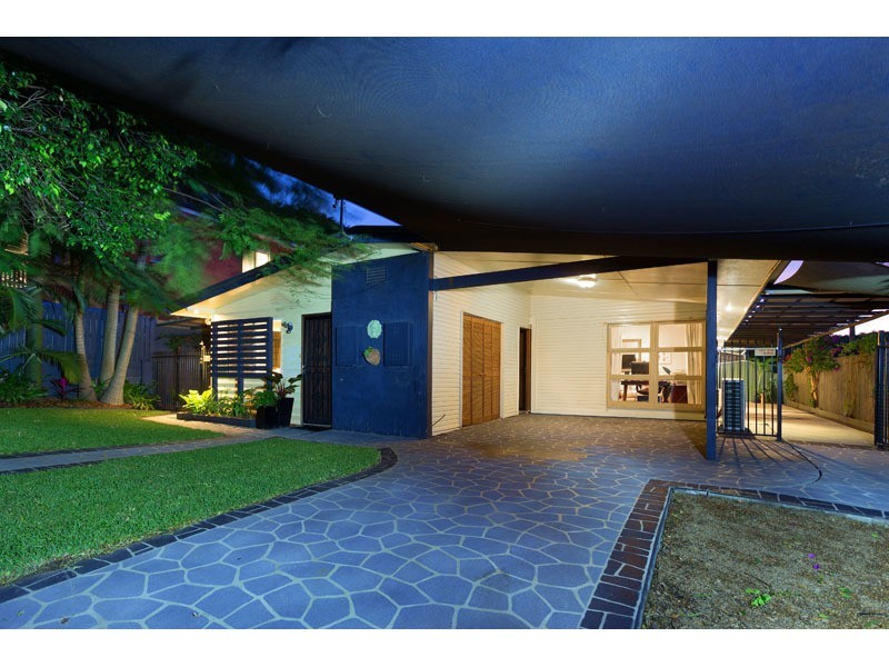 76 Blackheath Road, Oxley QLD 4075