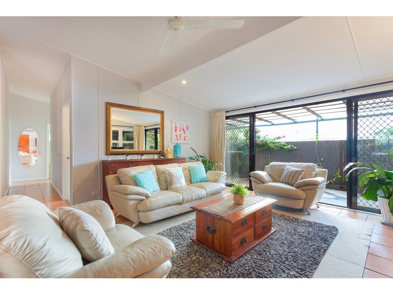 76 Blackheath Road, Oxley QLD 4075