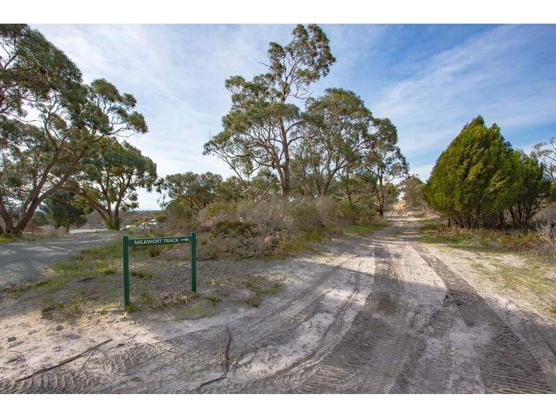 10 Honeysuckle St, Frankston North VIC 3200