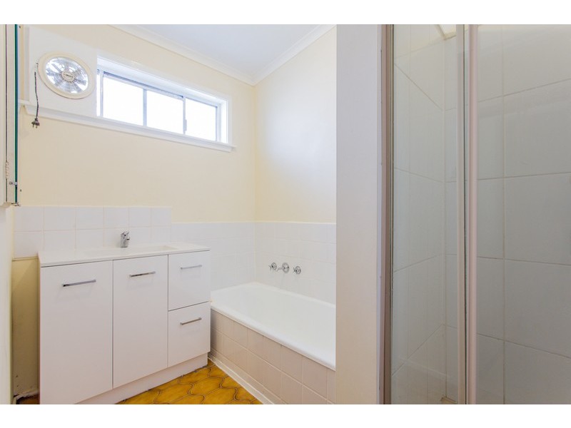 10 Honeysuckle St, Frankston North VIC 3200