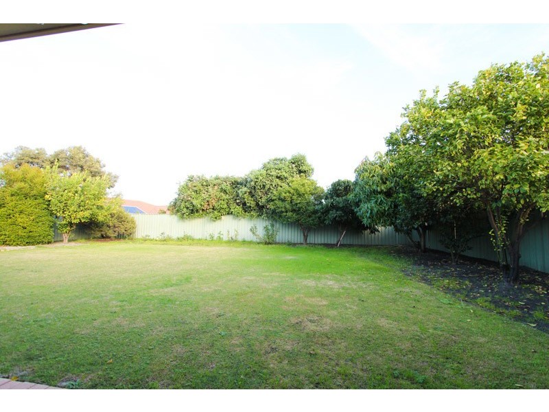 5 Drogheda Way, Waterford WA 6152