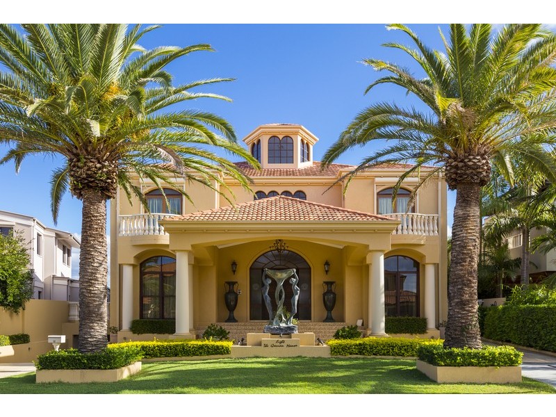 8 King James Court, Sovereign Islands QLD 4216