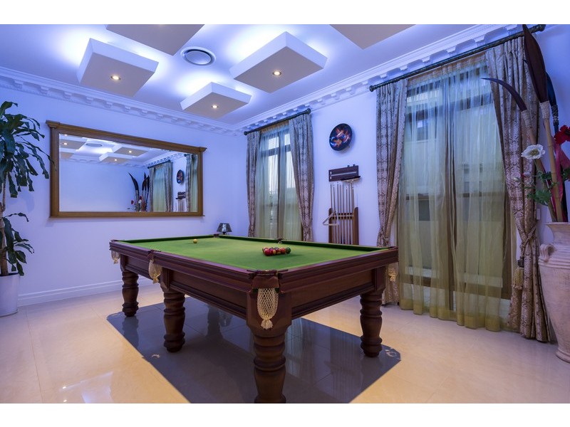 8 King James Court, Sovereign Islands QLD 4216