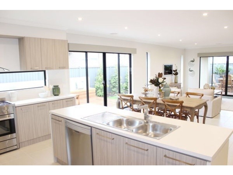 8 Hunter Street, Alfredton VIC 3350