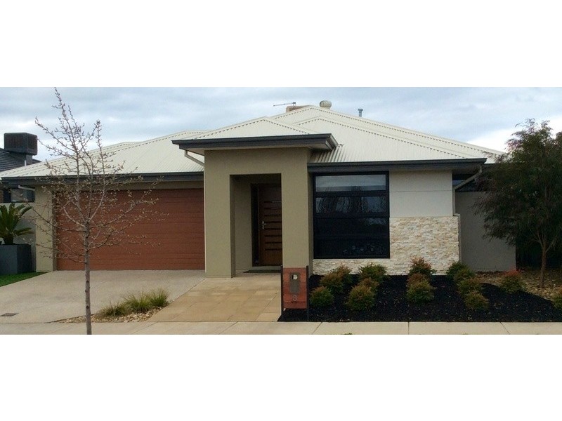 8 Hunter Street, Alfredton VIC 3350