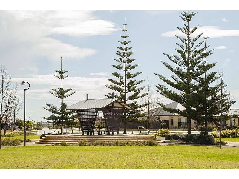 2b ECHO WAY, Butler WA 6036