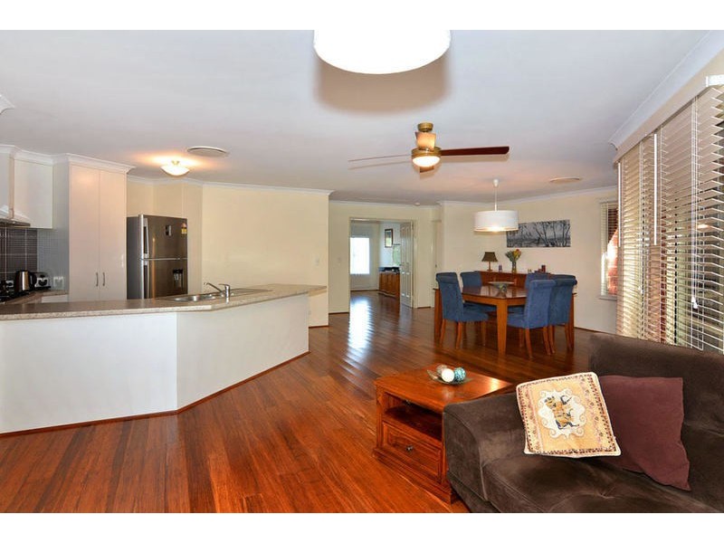 61  Winthrop Avenue, College Grove WA 6230