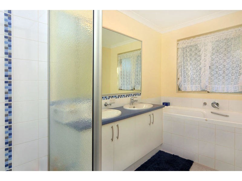 61  Winthrop Avenue, College Grove WA 6230