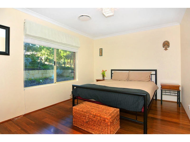 61  Winthrop Avenue, College Grove WA 6230