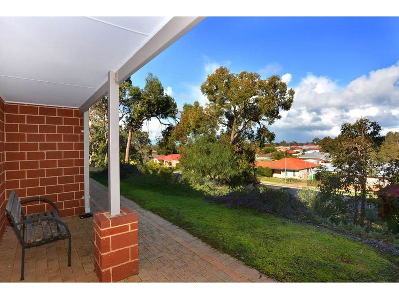 61  Winthrop Avenue, College Grove WA 6230