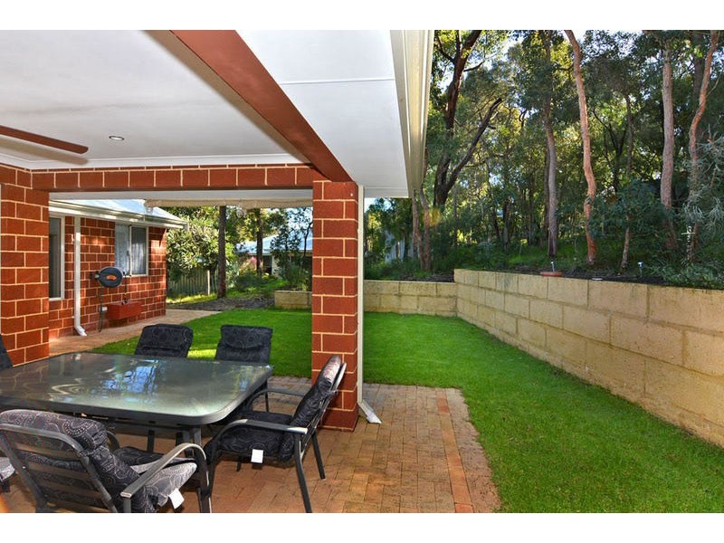 61  Winthrop Avenue, College Grove WA 6230