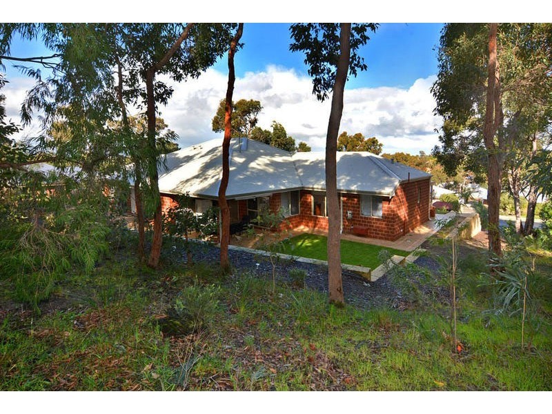 61  Winthrop Avenue, College Grove WA 6230