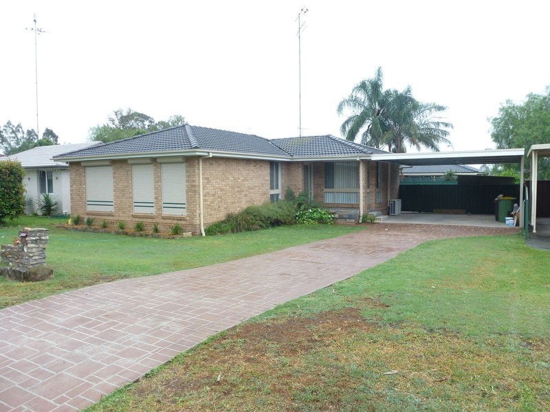 10 Hatchinson Cres, Jamisontown NSW 2750