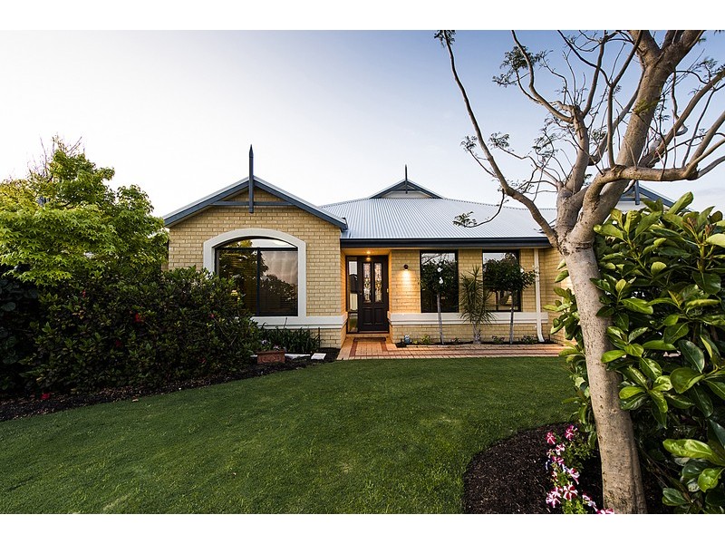 8 Newark Way, Secret Harbour WA 6173