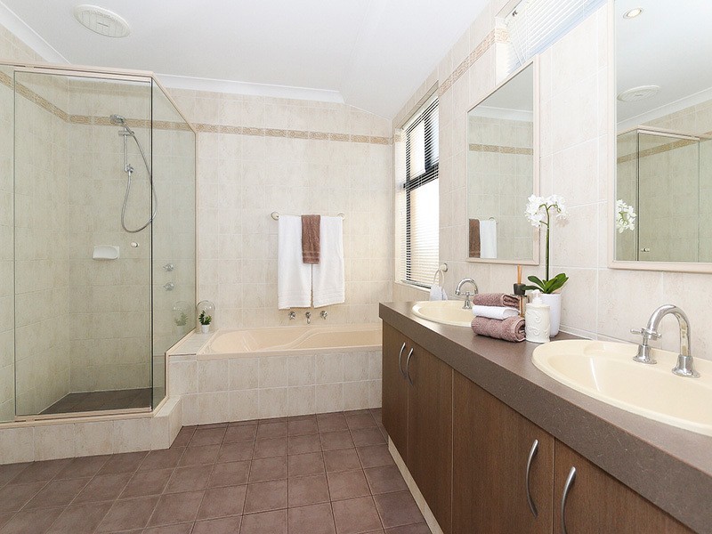 10 Kowloon Cnr, Currambine WA 6028