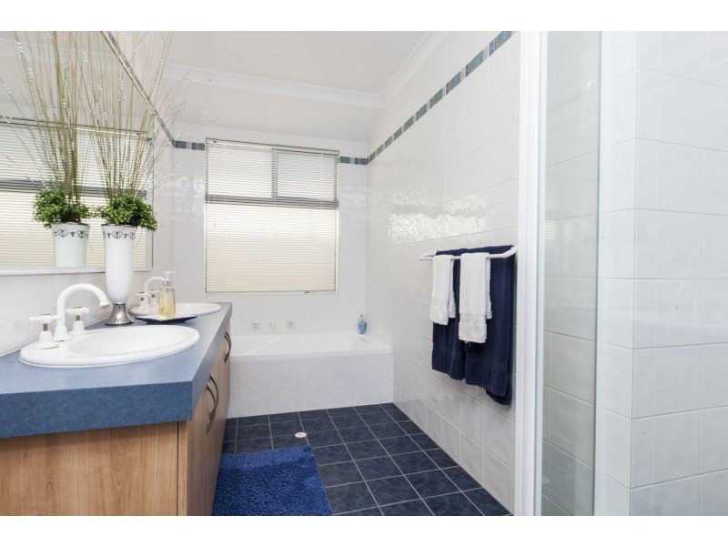 10 Kowloon Cnr, Currambine WA 6028