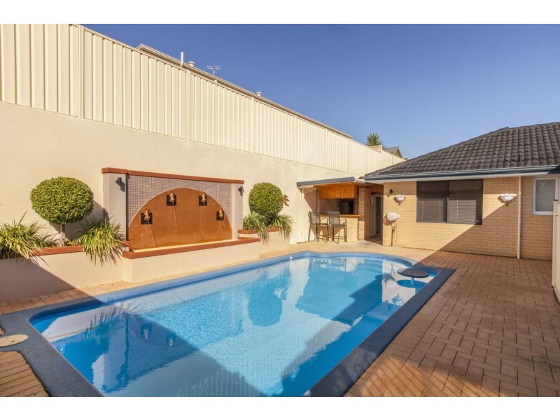 10 Kowloon Cnr, Currambine WA 6028