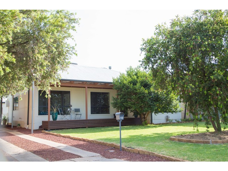 13  Almoola St, Griffith NSW 2680