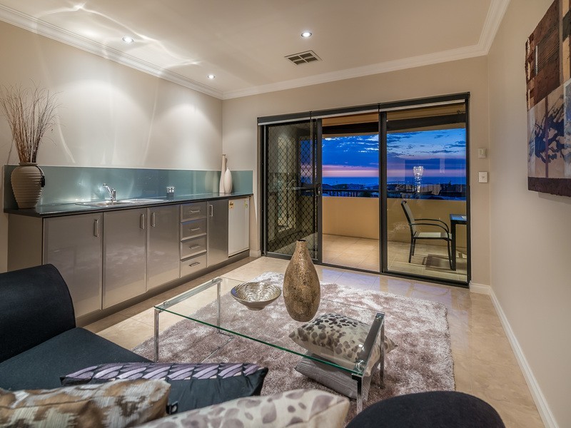 27 St James Approach, Iluka WA 6028